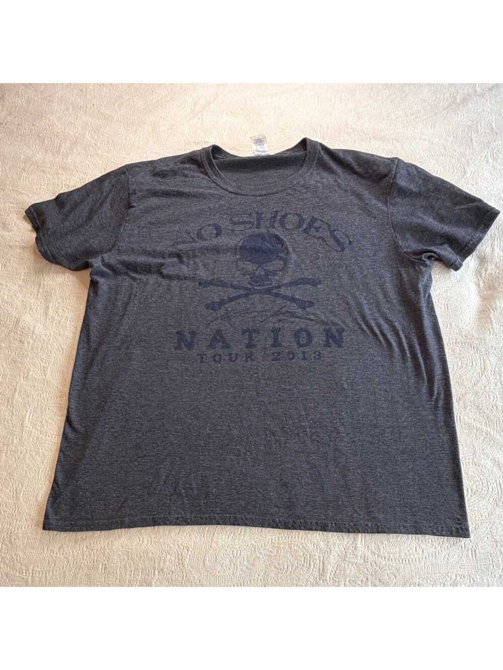 Gildan Softstyle Eric Church No Shoes Nation Tour 2013 Graphic T-Shirt XL